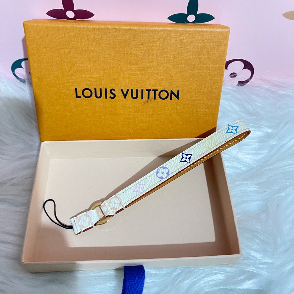 Louis Vuitton Murakami with box phone Charm